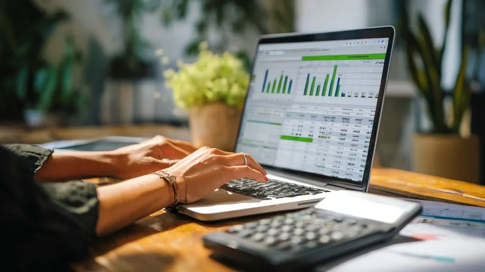 Bookkeeping mensual para LLC en QuickBooks