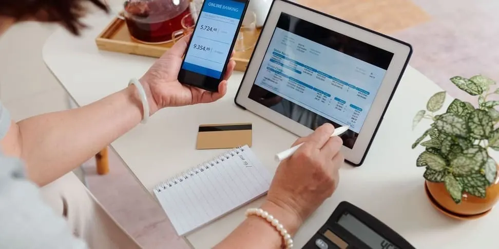 Tareas principales de un bookkeeper: registrar, clasificar, conciliar y reportar